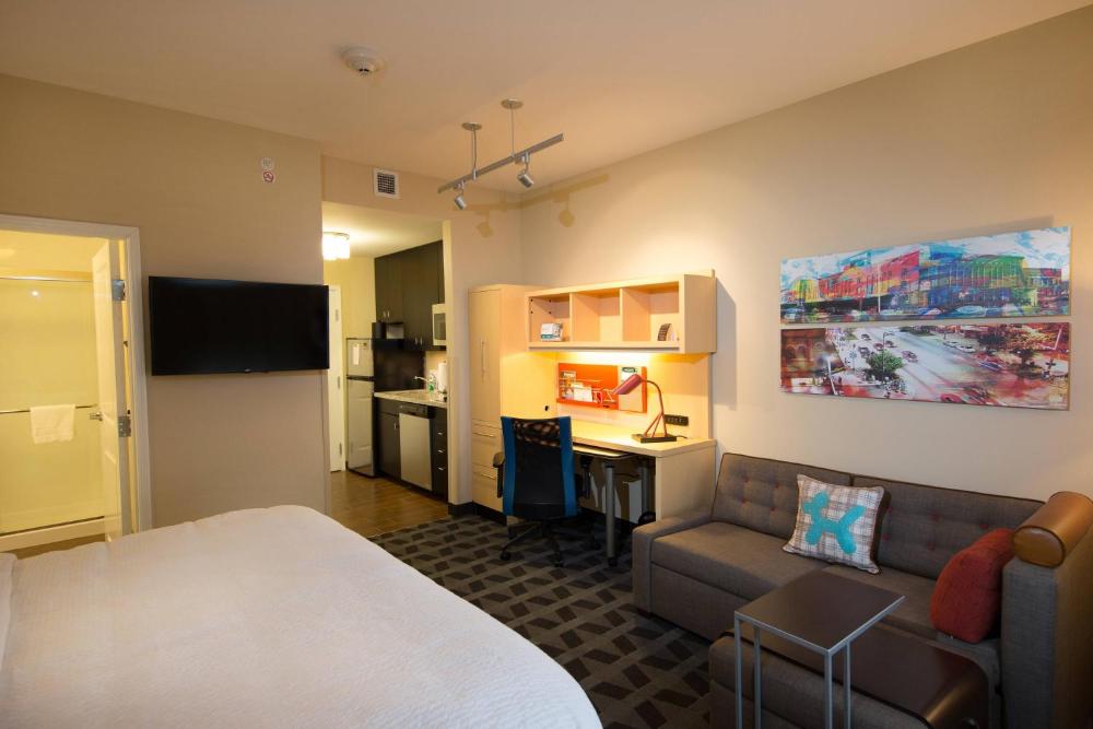 King Studio with Sofa Bed - Hearing Accessible interior