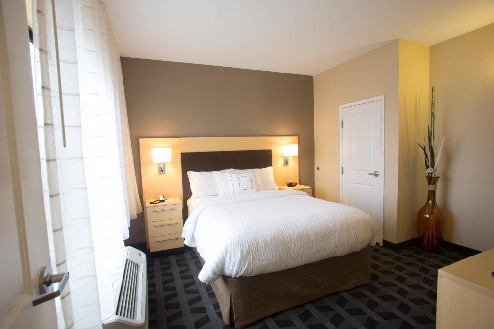 One-Bedroom Queen Suite with Sofa Bed interior